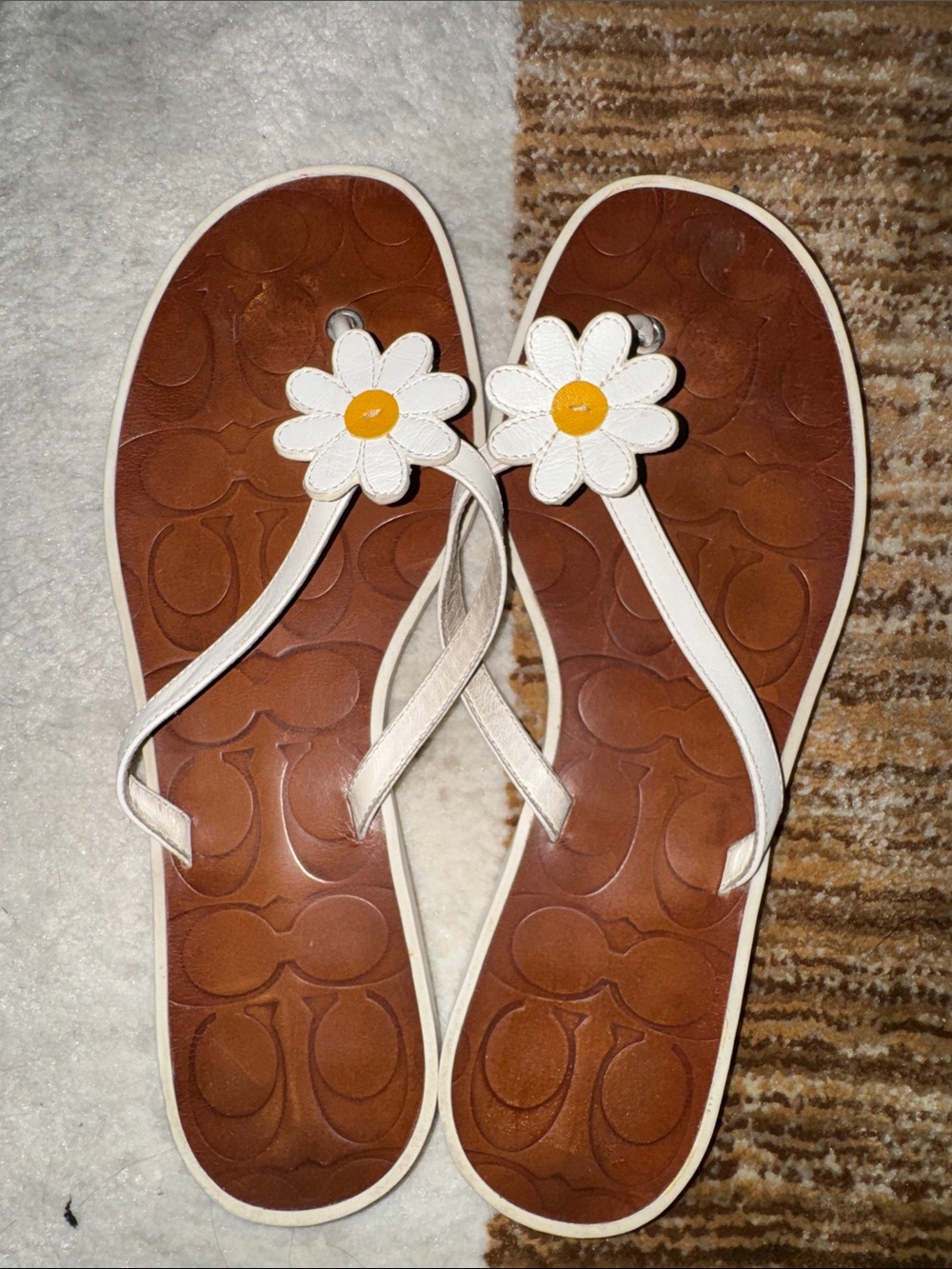 White Daisy Floral Flip Flop Sandals - Women